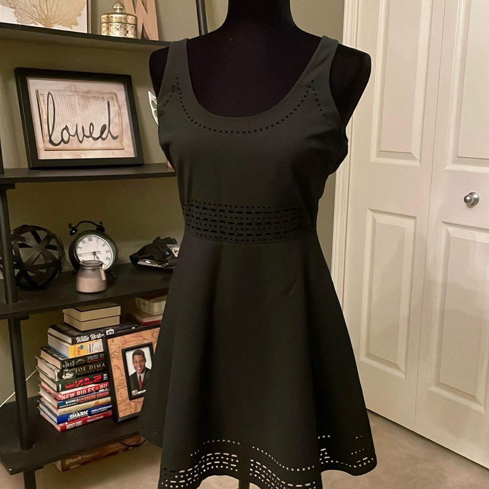 Elizabeth & James black sleeveless dress